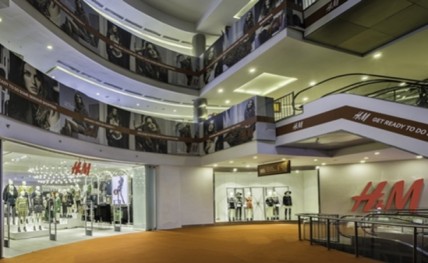 H&M, Ambience Mall VK Store Image Exterior20151230122210_l